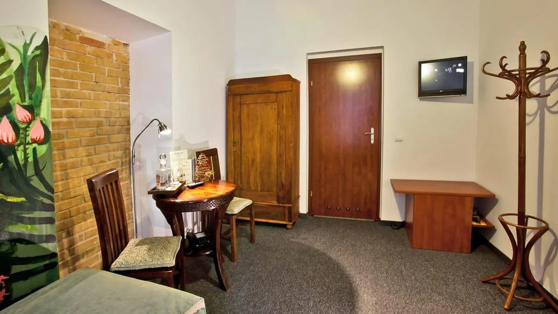 Castle Inn Varşova 3*,