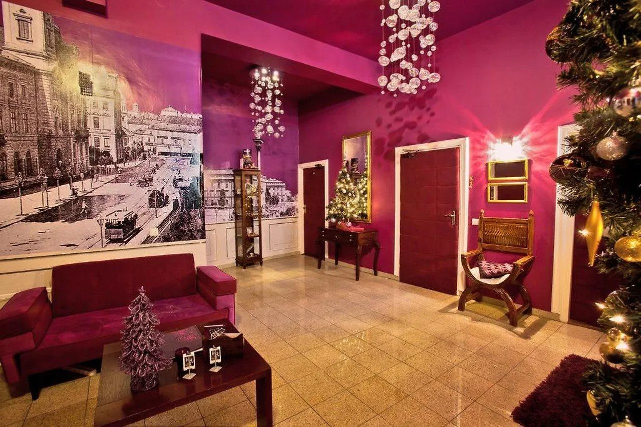 *** לינה וארוחת בוקר ורשה Castle Inn פולין