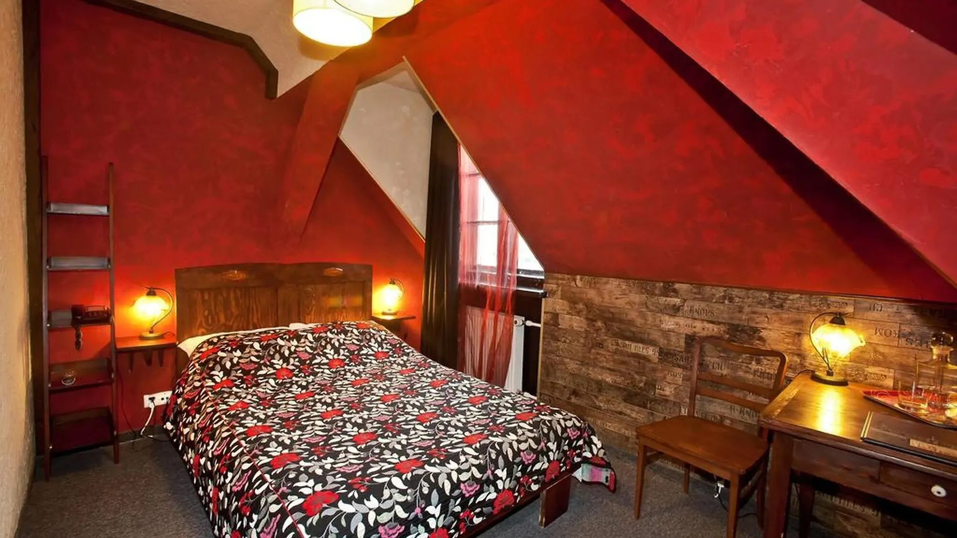 לינה וארוחת בוקר ורשה Castle Inn
