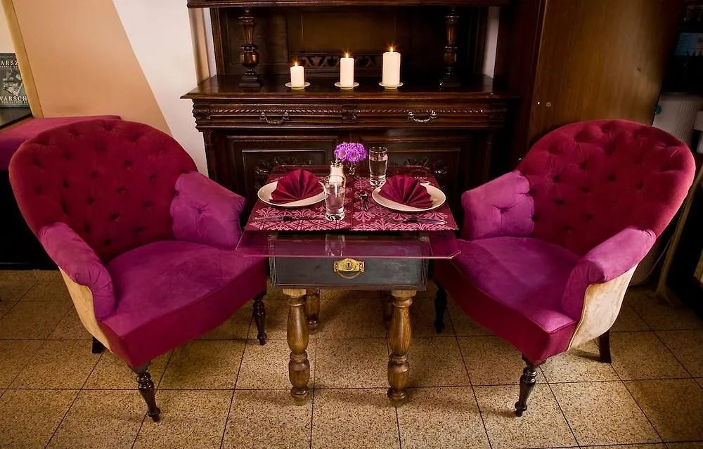 ורשה Castle Inn לינה וארוחת בוקר