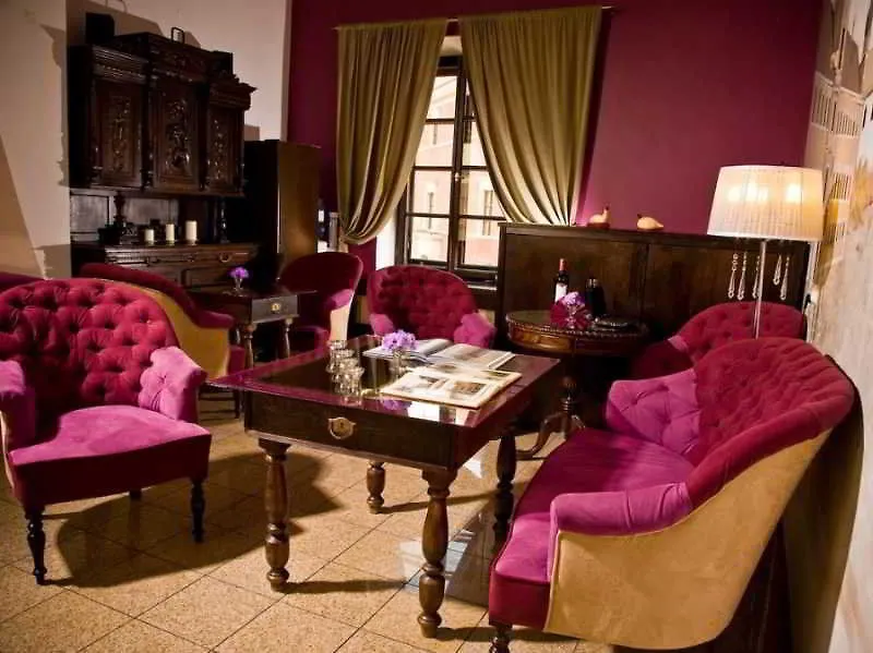 *** לינה וארוחת בוקר ורשה Castle Inn פולין