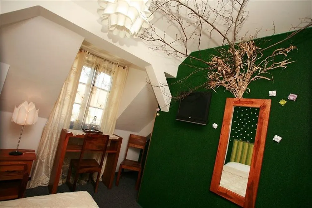 לינה וארוחת בוקר ורשה Castle Inn