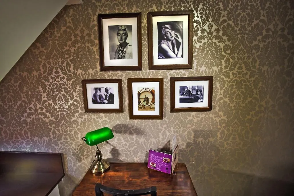 לינה וארוחת בוקר ורשה Castle Inn